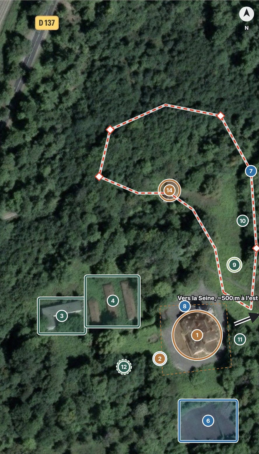 Plan masse sur vue aérienne : château, campus, parcours santé et espaces ouverts